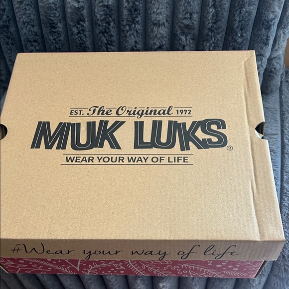 FREE SHIPPING!
BNIB Muk Luks Beautiful Blush Quilted Booties 8 - Picture 7 of 8